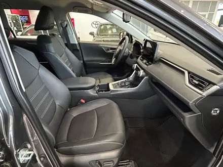 Toyota RAV4 Luxe 2025 года за 22 490 000 тг. в Астана – фото 20