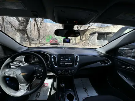 Chevrolet Malibu 2018 года за 7 400 000 тг. в Алматы – фото 8