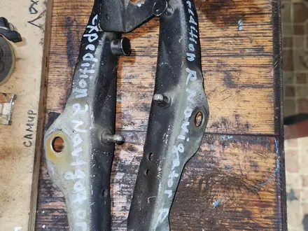 Петли двери капота кронштейны крышки багажника петля кронштейн Explorer за 5 000 тг. в Алматы – фото 4