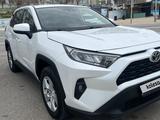 Toyota RAV4 2024 года за 16 200 000 тг. в Актау