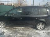 Volkswagen Touran 2010 года за 6 500 000 тг. в Алматы – фото 4