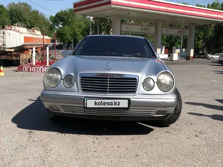 Mercedes-Benz E 230 1997 года за 2 600 000 тг. в Шымкент