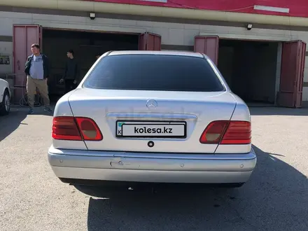 Mercedes-Benz E 230 1997 года за 2 600 000 тг. в Шымкент – фото 3