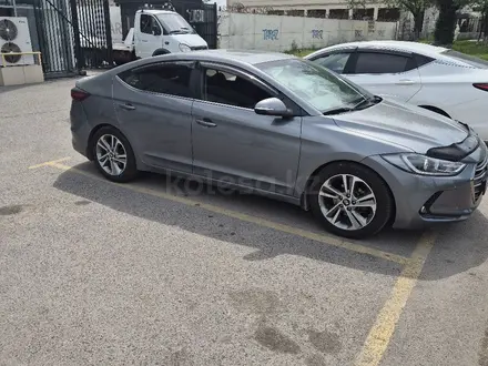 Hyundai Elantra 2018 года за 6 600 000 тг. в Тараз – фото 2
