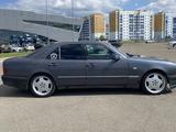 Mercedes-Benz E 320 1998 года за 2 600 000 тг. в Семей – фото 4