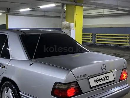 Mercedes-Benz E 220 1993 года за 3 500 000 тг. в Астана – фото 13