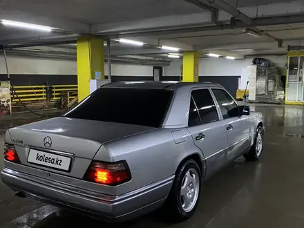 Mercedes-Benz E 220 1993 года за 3 500 000 тг. в Астана – фото 19