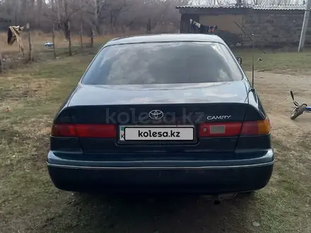 Toyota Camry 1996 года за 2 900 000 тг. в Семей – фото 2