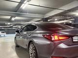 Lexus ES 250 2020 года за 18 500 000 тг. в Алматы – фото 4