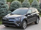 Toyota RAV4 2016 годаfor12 500 000 тг. в Алматы