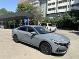 Hyundai Elantra 2021 годаүшін10 500 000 тг. в Алматы