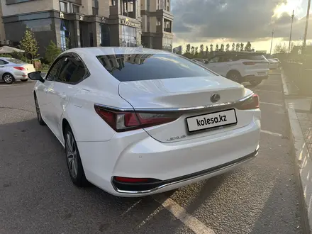 Lexus ES 250 2019 года за 18 500 000 тг. в Астана – фото 4