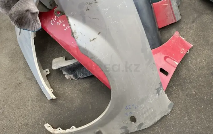Крыло Mazda 323 L за 15 000 тг. в Алматы
