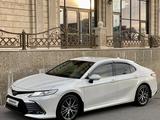 Toyota Camry 2021 года за 16 300 000 тг. в Алматы