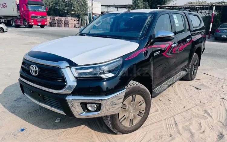 Toyota Hilux 2023 годаfor25 000 000 тг. в Атырау