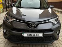 Toyota RAV4 2018 года за 12 500 000 тг. в Жанаозен