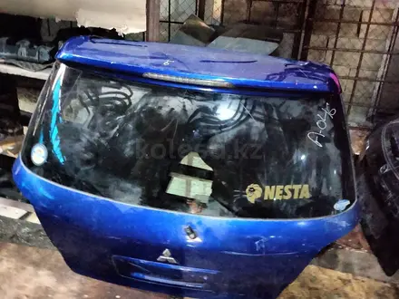 Крышка багажника на mitsubishi outlander рестайлинг. Митсубиси Оутландер за 60 000 тг. в Алматы
