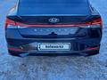 Hyundai Elantra 2021 года за 9 800 000 тг. в Уральск – фото 4