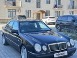 Mercedes-Benz E 320 1998 года за 4 500 000 тг. в Атырау – фото 2