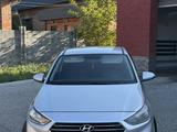 Hyundai Accent 2018 года за 6 000 000 тг. в Усть-Каменогорск – фото 2