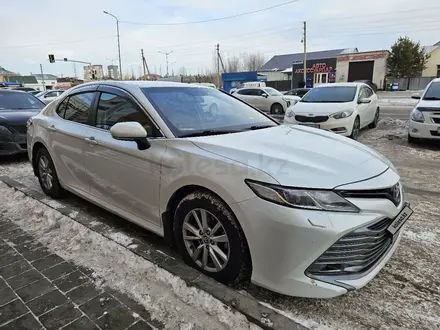 Toyota Camry 2020 года за 12 900 000 тг. в Астана – фото 2