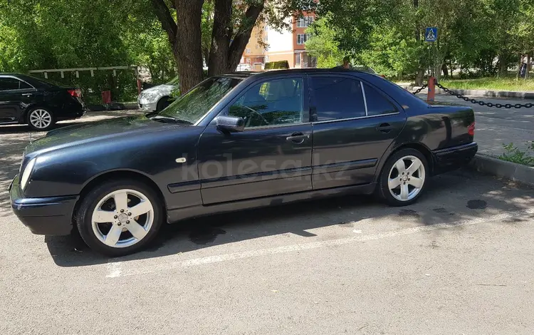 Mercedes-Benz E 320 1997 года за 3 200 000 тг. в Караганда