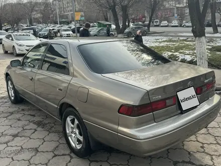 Toyota Camry 1998 года за 3 300 000 тг. в Алматы – фото 10