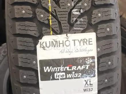 245-40-18 Kumho Wintercraft Ice WI32 за 61 000 тг. в Алматы