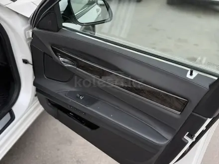 BMW 750 2013 года за 14 000 000 тг. в Алматы – фото 12