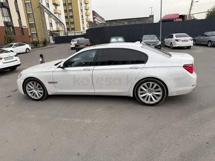 BMW 750 2013 года за 14 000 000 тг. в Алматы – фото 6
