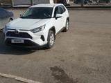 Toyota RAV4 2020 года за 14 700 000 тг. в Астана – фото 3