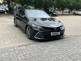 Toyota Camry 2023 года за 17 200 000 тг. в Актобе