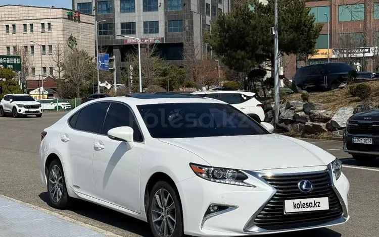 Lexus ES 300h 2017 года за 15 000 000 тг. в Алматы