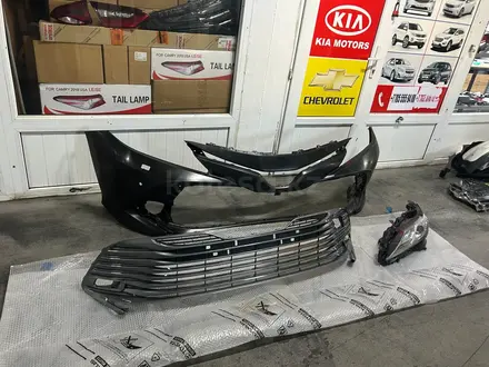 Toyota camry 70 бампер оригинал за 95 000 тг. в Алматы