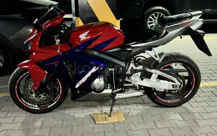 Honda  CBR 600RR 2005 годаүшін2 400 000 тг. в Алматы