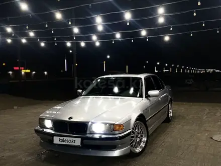 BMW 735 1999 года за 4 500 000 тг. в Жанаозен