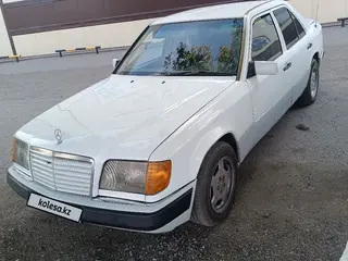 Mercedes-Benz E 230