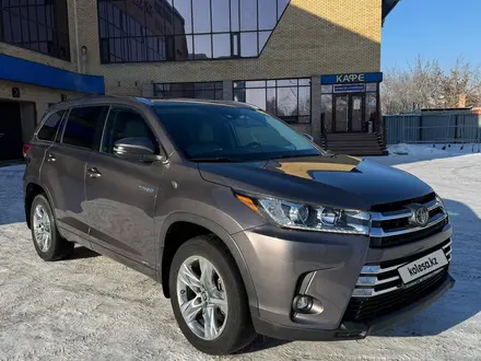 Toyota Highlander 2019 года за 19 200 000 тг. в Астана