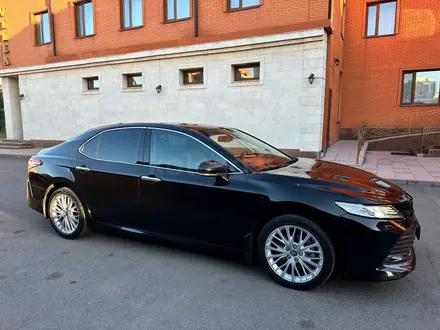 Toyota Camry 2020 года за 14 500 000 тг. в Астана