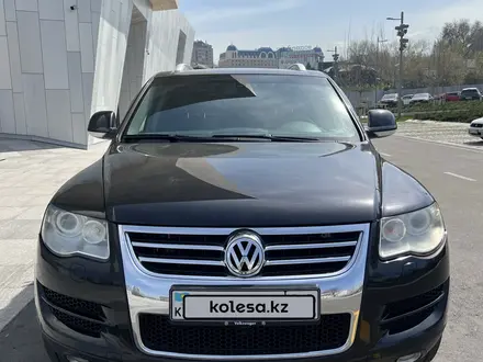 Volkswagen Touareg 2007 года за 5 350 000 тг. в Алматы