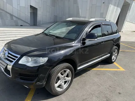 Volkswagen Touareg 2007 года за 5 350 000 тг. в Алматы – фото 2