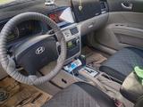 Hyundai Sonata 2005 года за 3 700 000 тг. в Уральск – фото 2