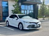 Toyota Camry 2019 года за 14 900 000 тг. в Астана – фото 3