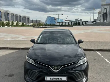 Toyota Camry 2019 года за 11 700 000 тг. в Астана – фото 2