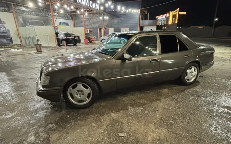 Mercedes-Benz E 220 1994 года за 1 900 000 тг. в Сарыагаш