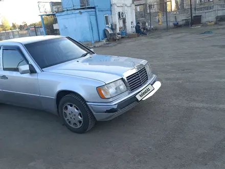 Mercedes-Benz E 200 1991 года за 1 600 000 тг. в Павлодар – фото 2