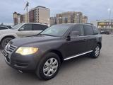 Volkswagen Touareg 2008 года за 8 000 000 тг. в Актау – фото 2