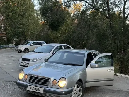 Mercedes-Benz E 230 1996 года за 2 700 000 тг. в Серебрянск – фото 12