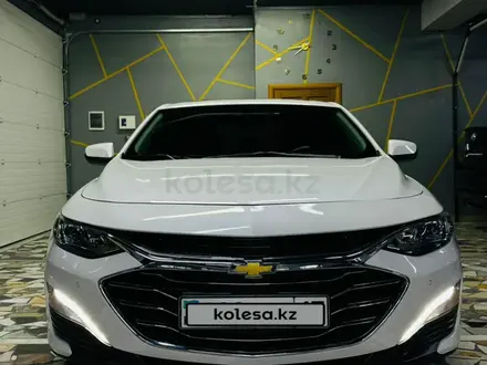 Chevrolet Malibu 2019 года за 9 800 000 тг. в Шымкент – фото 2