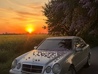 Mercedes-Benz E 320